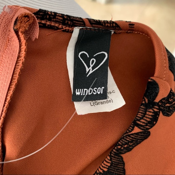 NWT Windsor Floral Romper, Rust, size large - Picture 5 of 5